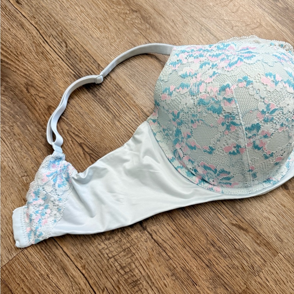 Victoria’s Secret • Body by Victoria Lined Demi Lace Bra - Picture 7 of 12